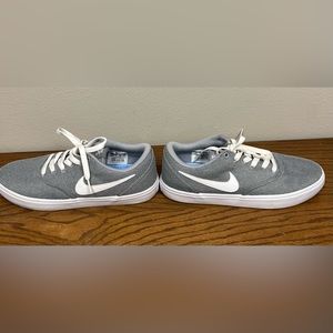 Nike 10.5 SB Check Solar Sneaker - Womens